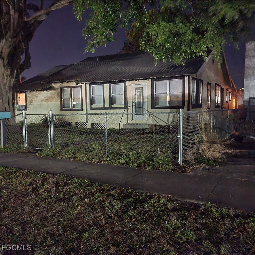 341 E EL PASO Avenue