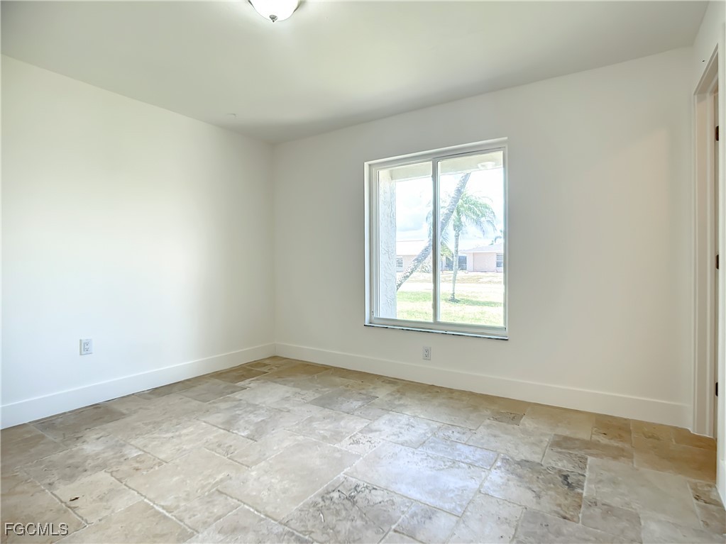 6049  Perthshire Lane