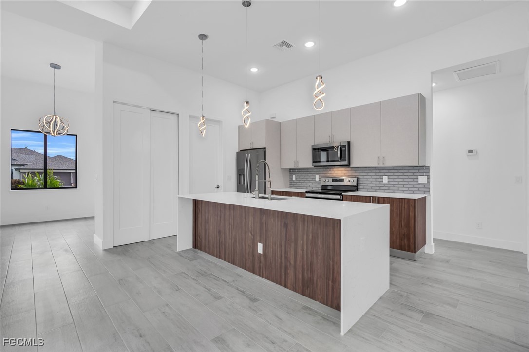 15401 Aqua Circle