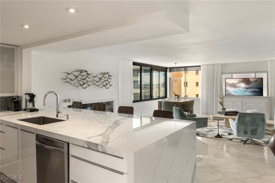 6670 Estero Boulevard, Apt A604