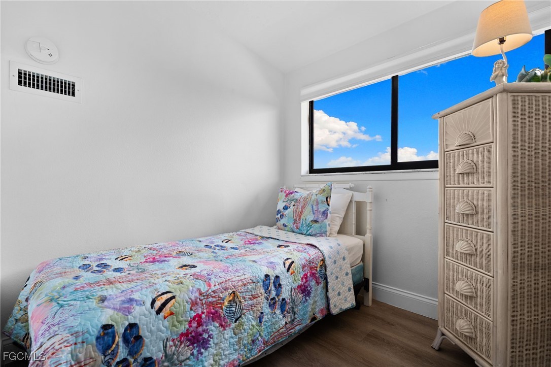 1811 Olde Middle Gulf Drive, Apt 14