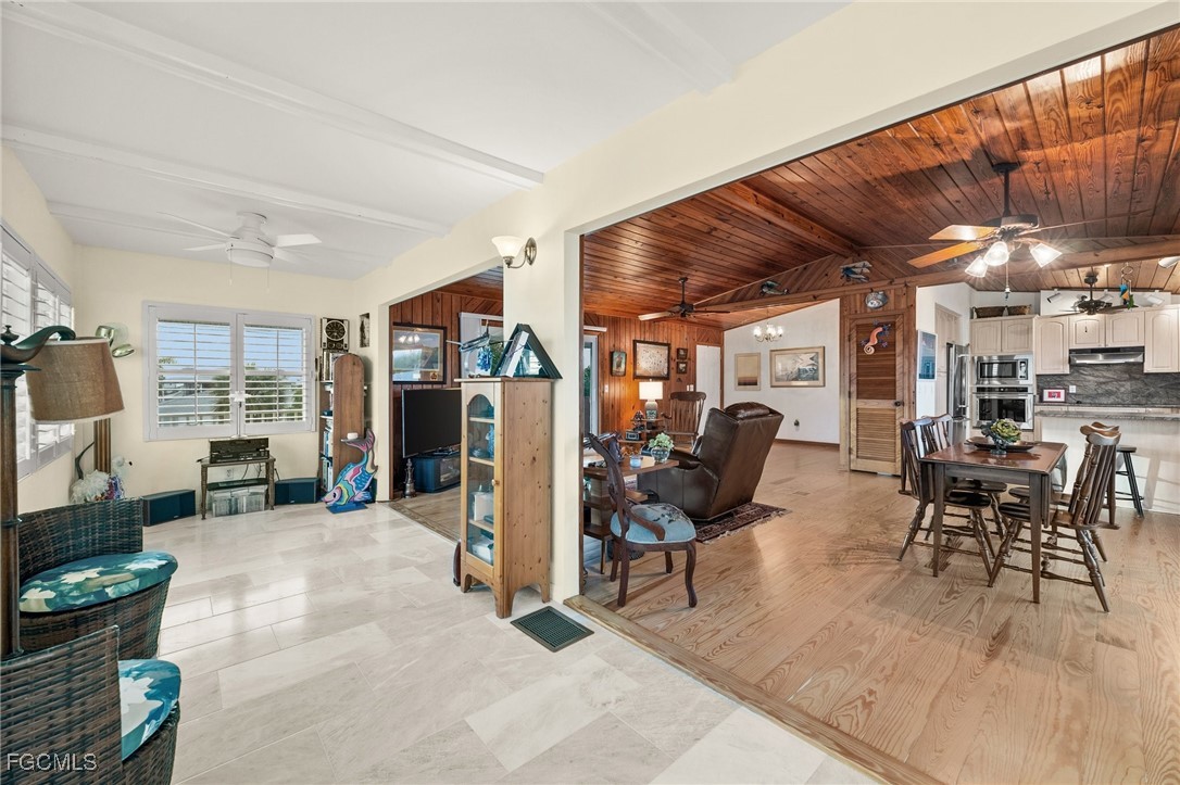 2324  Cherimoya Lane