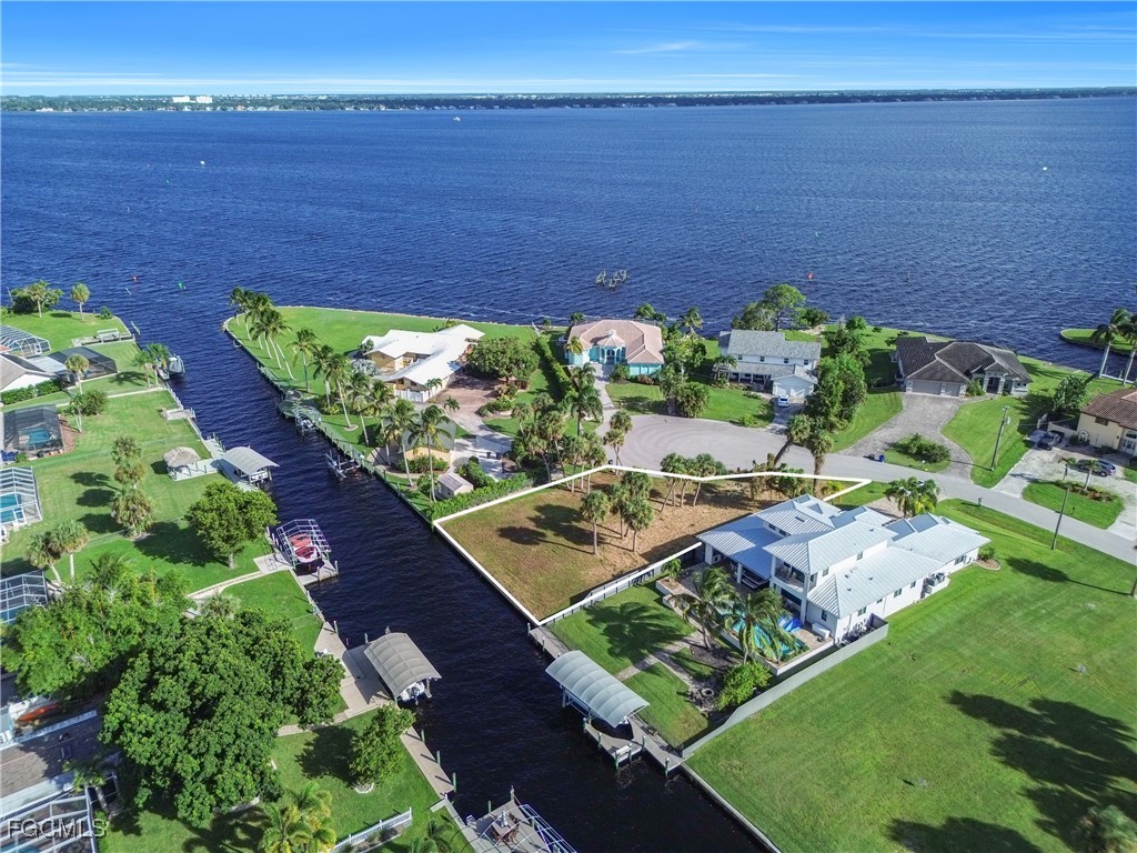 1806  MARINA CIR