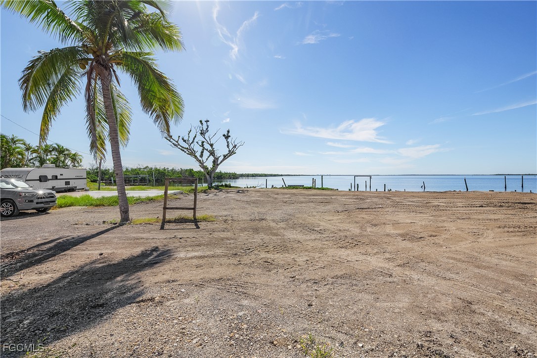4225-4227  Pine Island Road