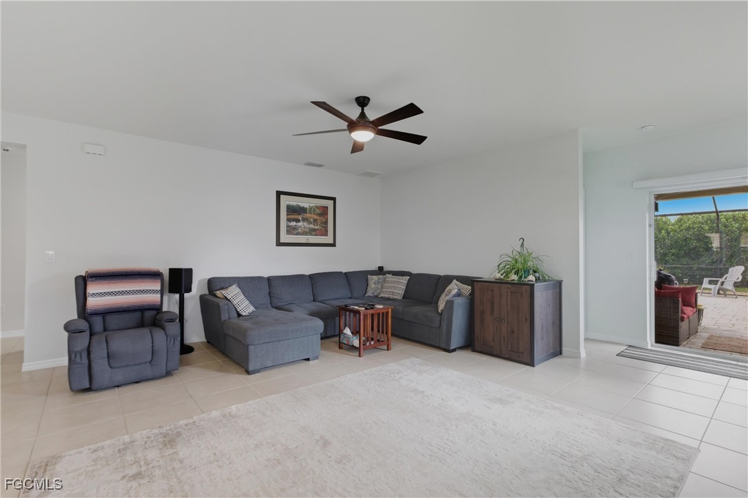 314 SE Van Loon Terrace