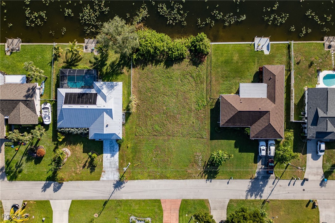 3803 SW 5 Place