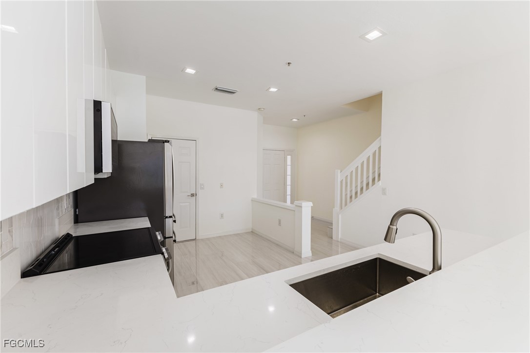 827 Hampton Circle, Apt 146