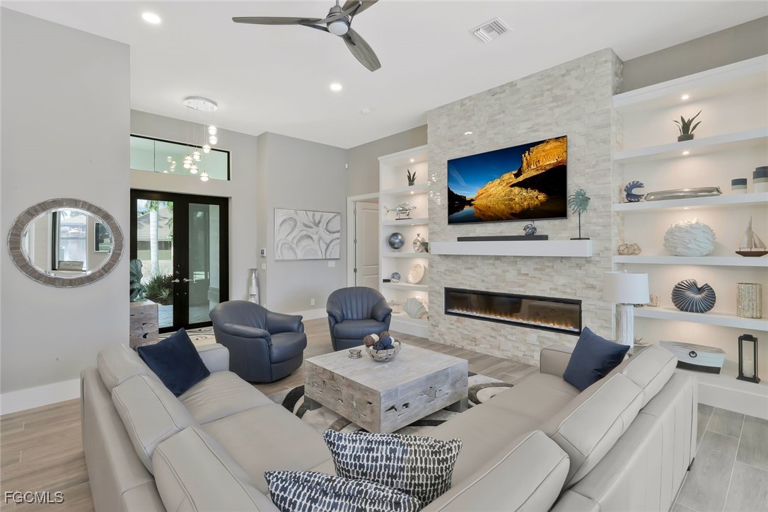 1812 Lagoon Lane
