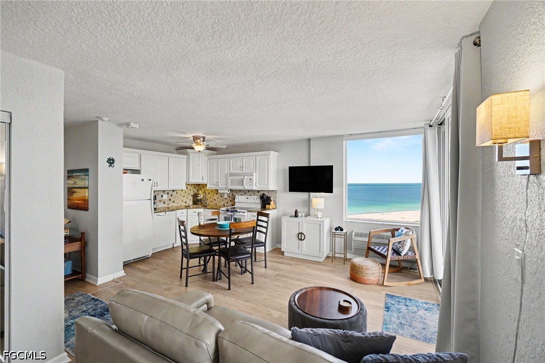 7330  Estero Boulevard, Apt 906