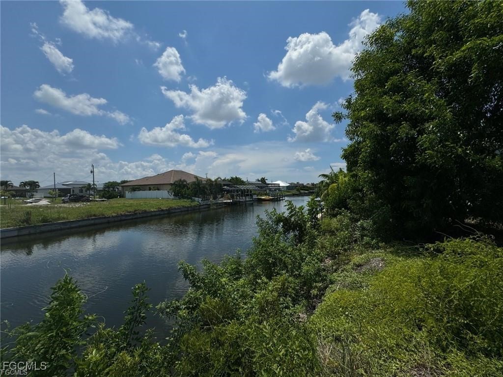 3733 SW 17th Place