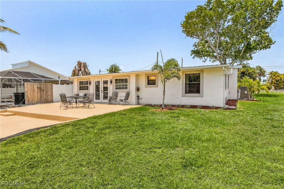 2390  Oleander Street