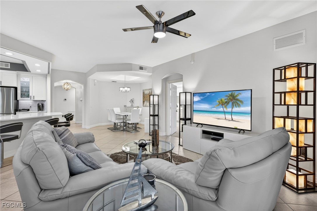 2001 Tarpon Bay Drive, Apt 102
