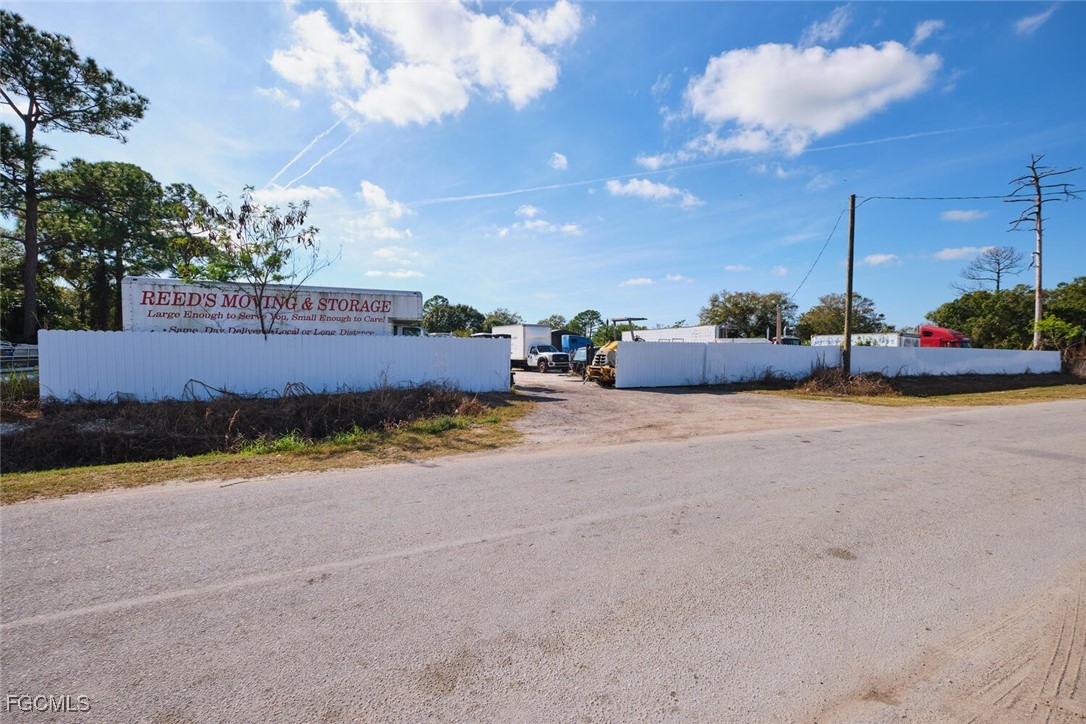 319 N Industrial Loop