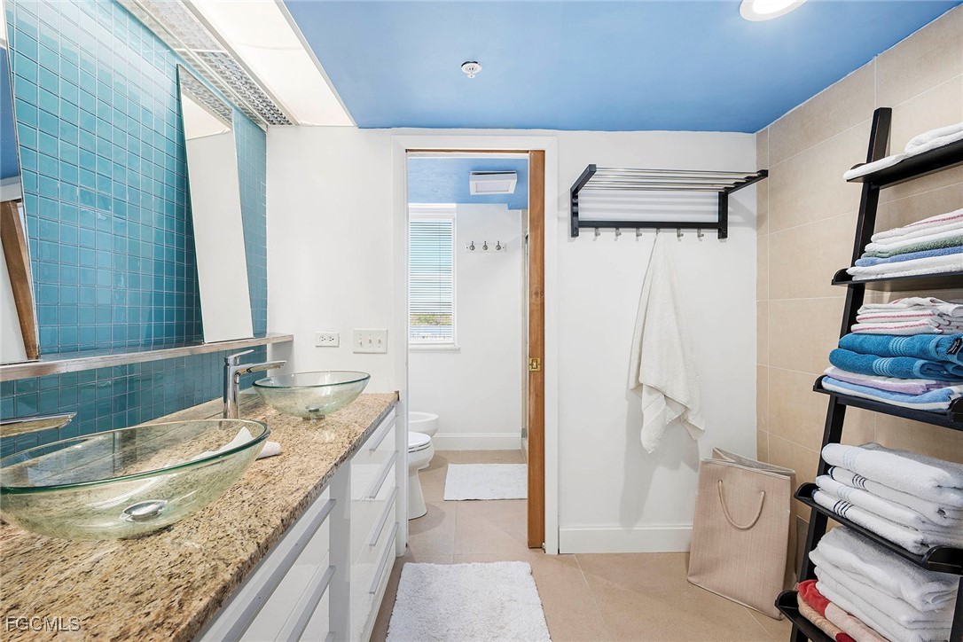 4753  Estero Boulevard, Apt 105