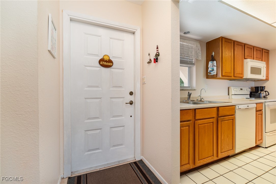 2700  Magdalina Drive, Apt 2B