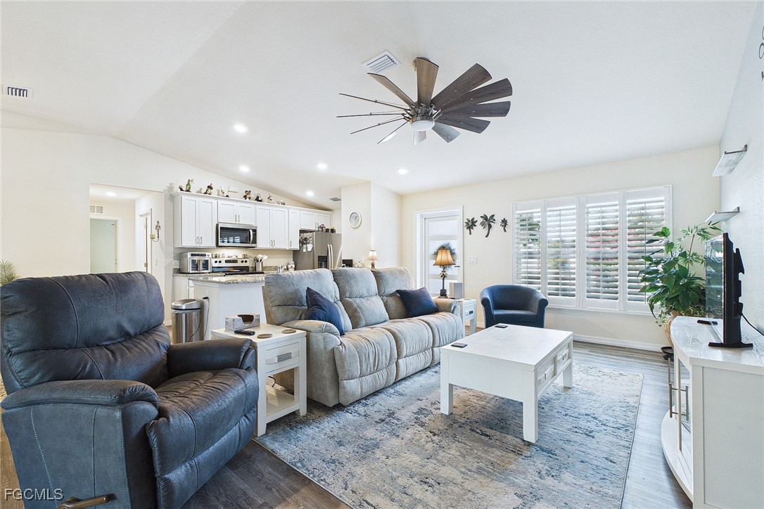 3008 Redwood Lane