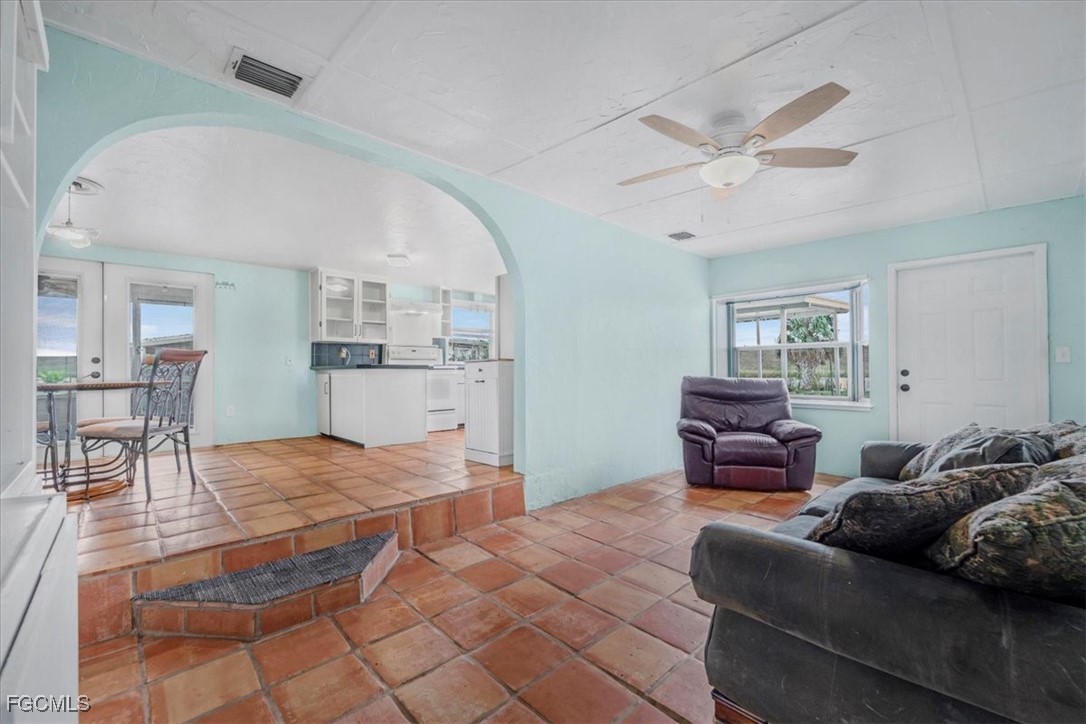 1083  Sunset Strip