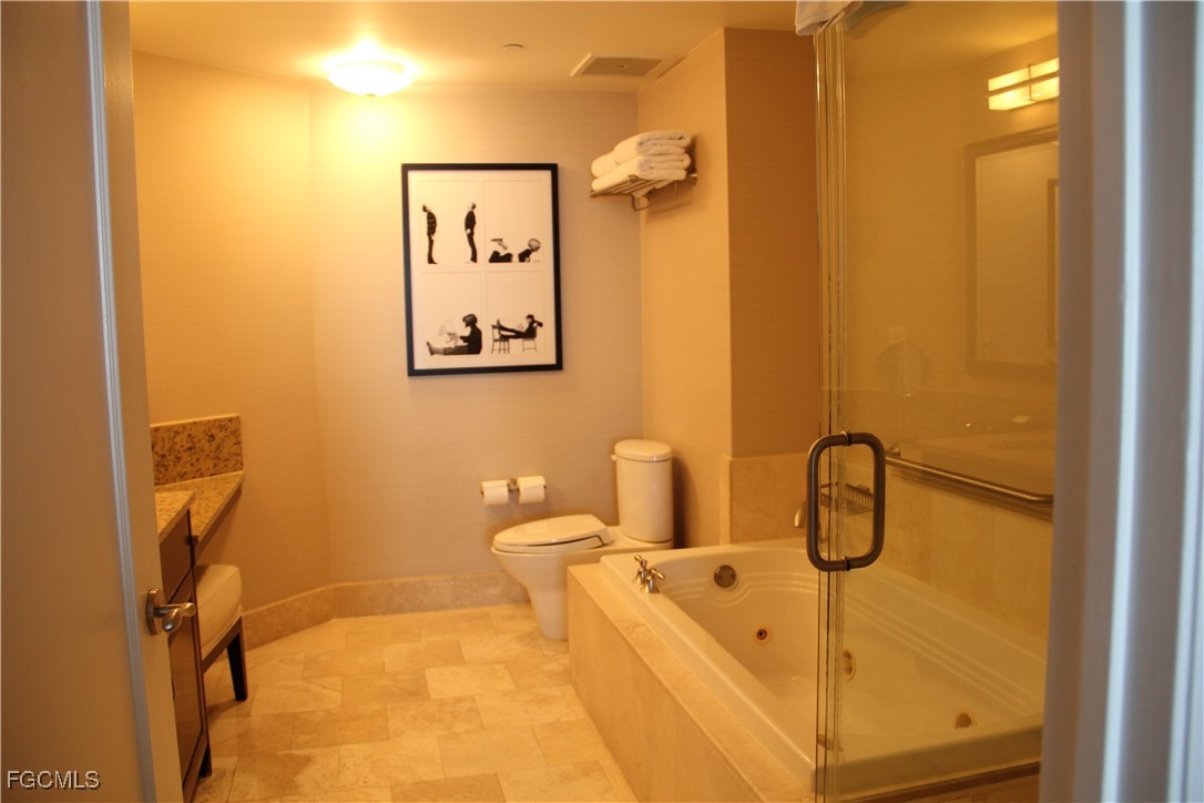 4401  COLLINS AVE, Apt 1915/1917