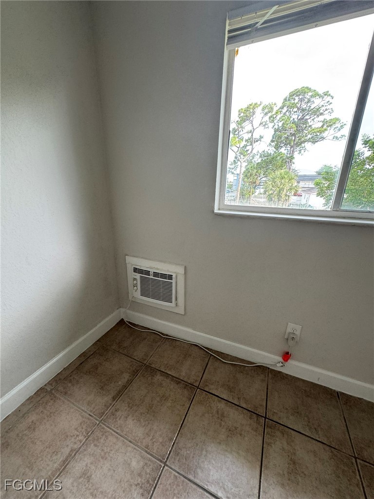 2452  Stella Street, Apt 204