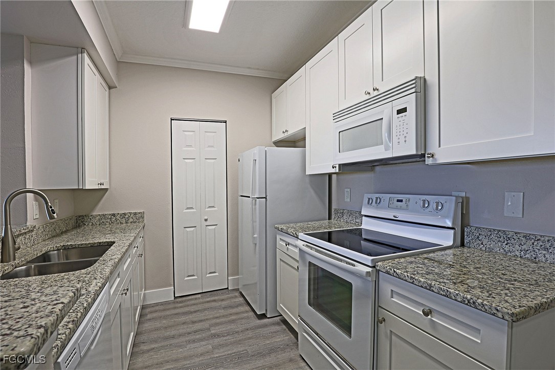 11480  Villa Grand, Apt 123