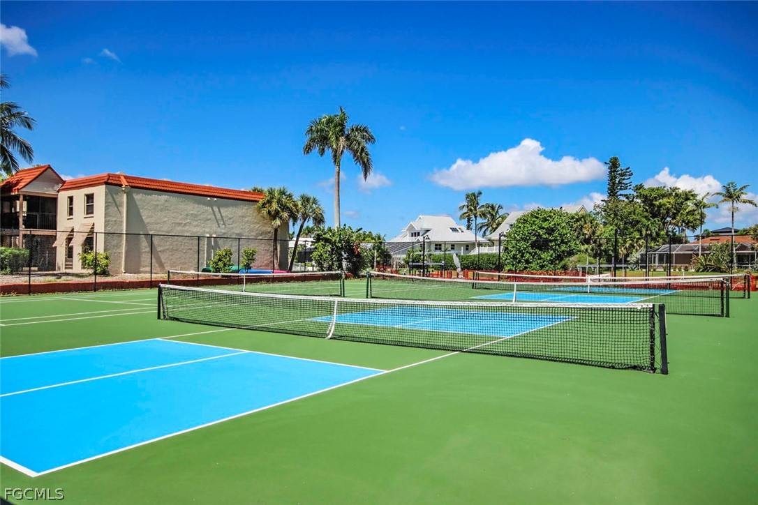 827 E Gulf Drive, Apt E4