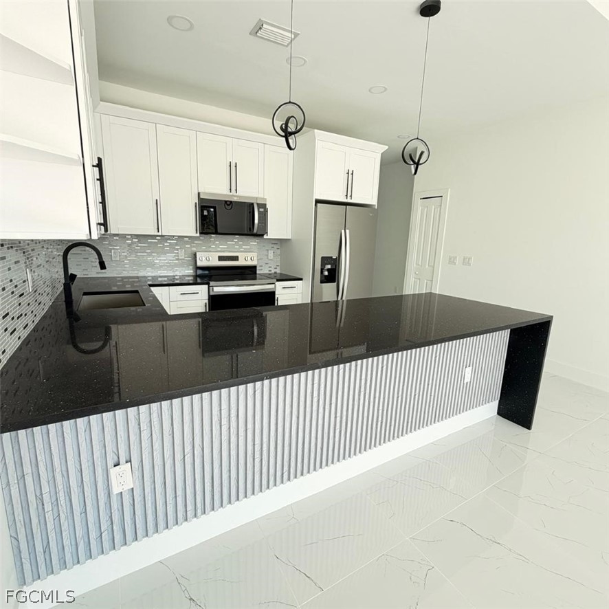 213-215 W 12th Street