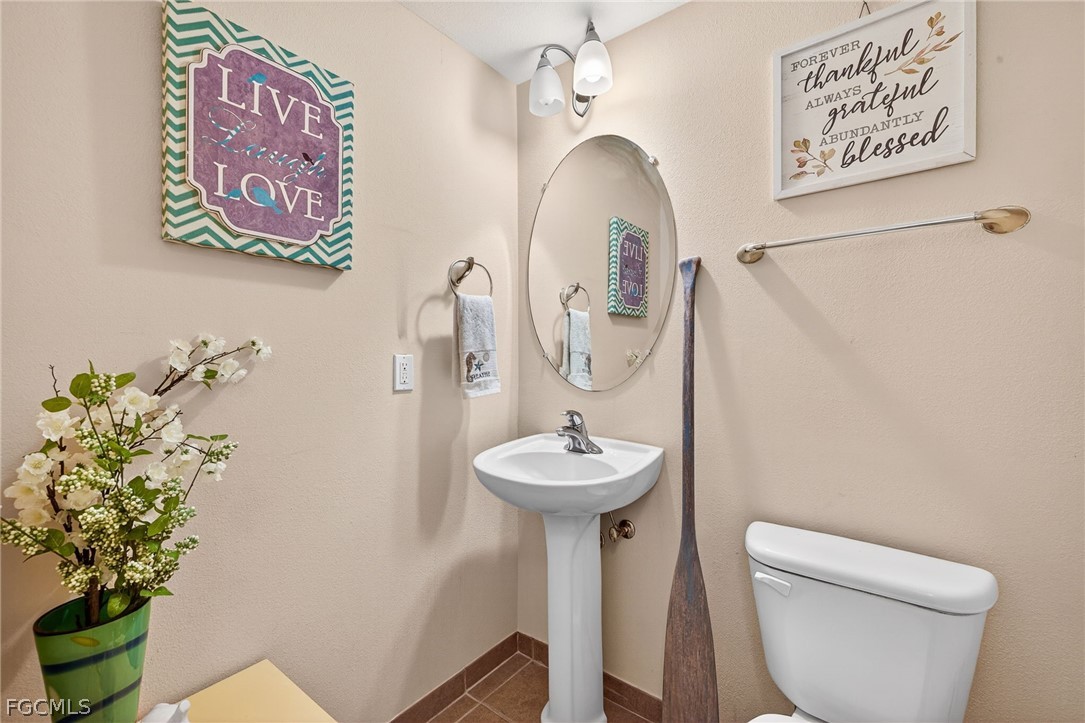 2825 Palm Beach Boulevard, Apt 215