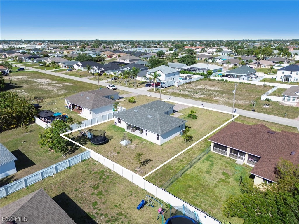 4610 SW 9th Place
