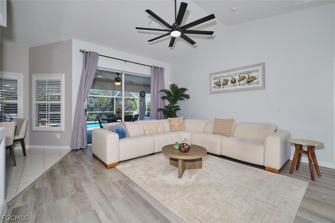 3315 SW 25th Place