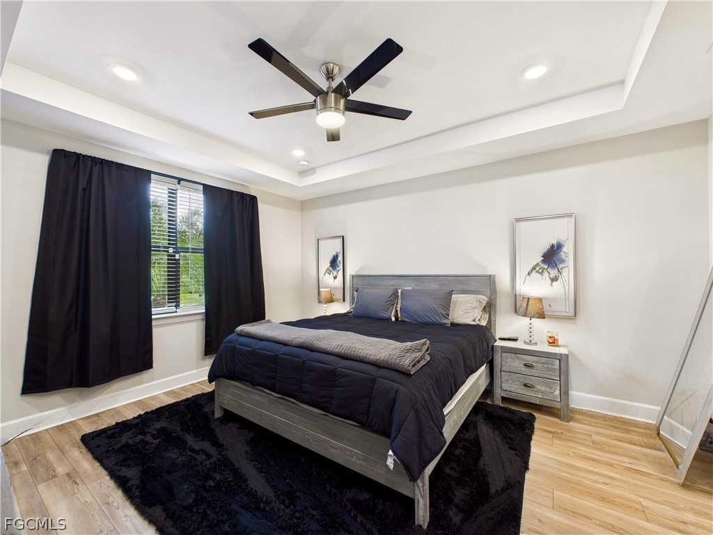 19563  Utopia Lane