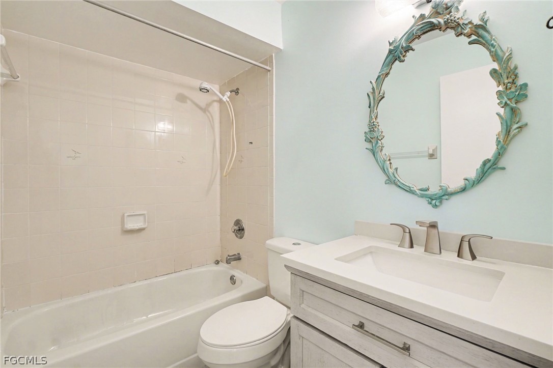 423 Cape Coral Parkway, Apt 203 (207)