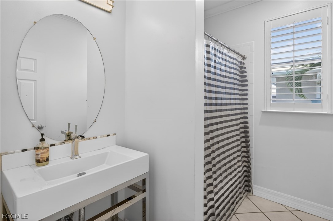 5541 Harborage Drive