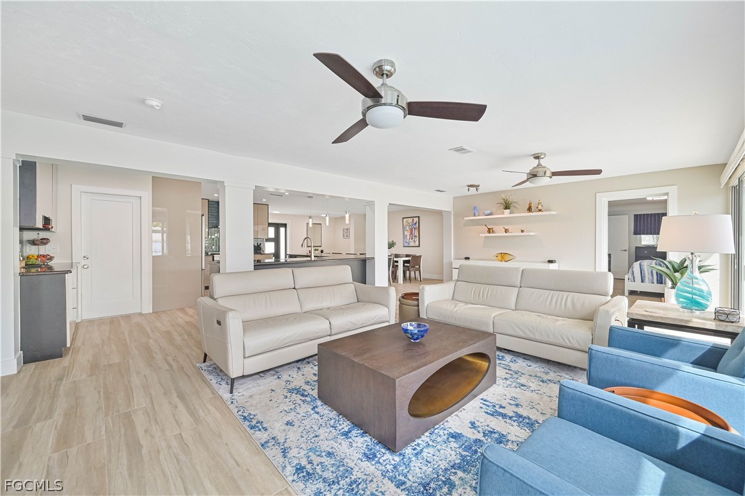 4322 Harbour Lane