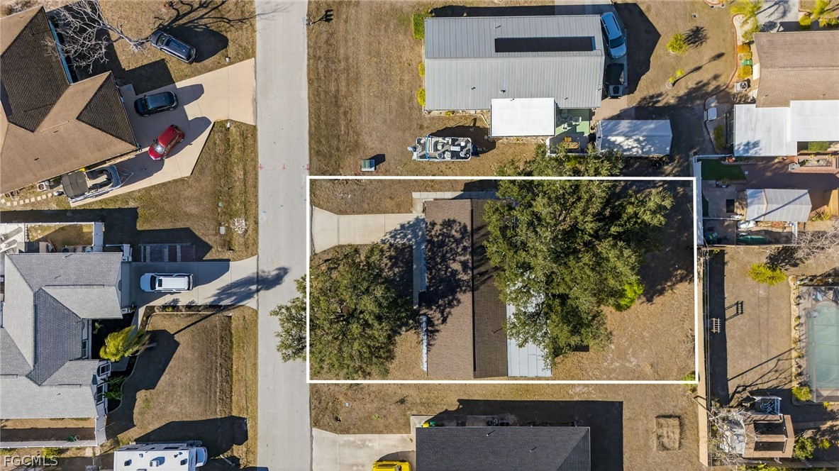 876 Linnaen Terrace