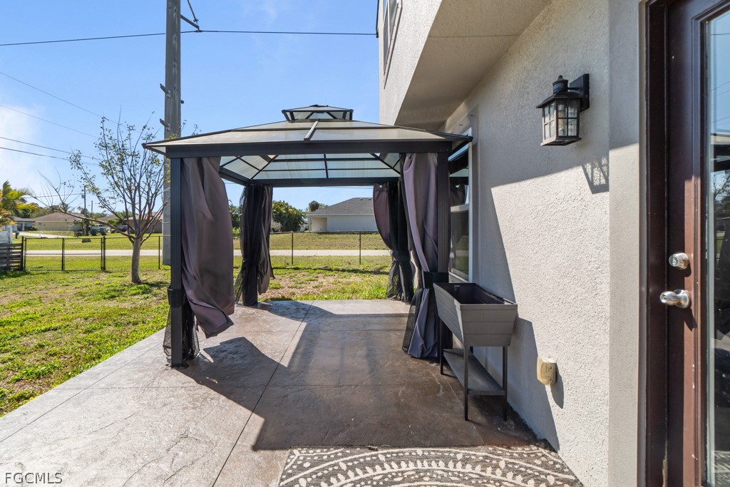 2719 NE 6th Place