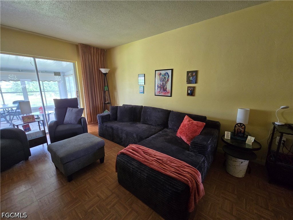 634 Joel Boulevard