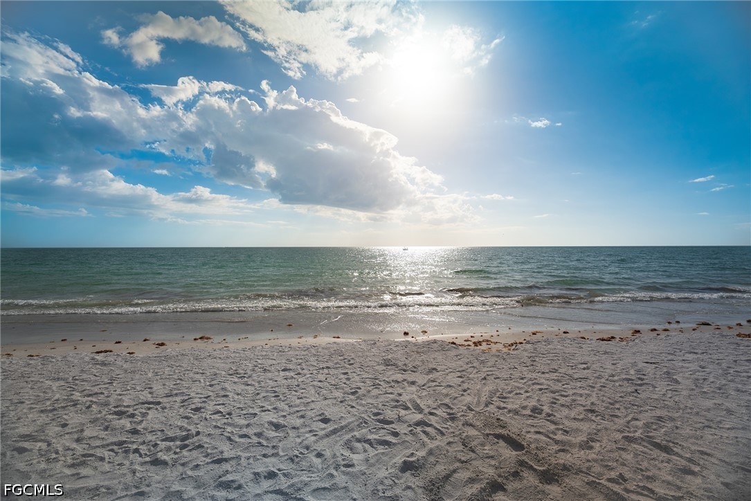 7400 Estero Boulevard, Apt 525