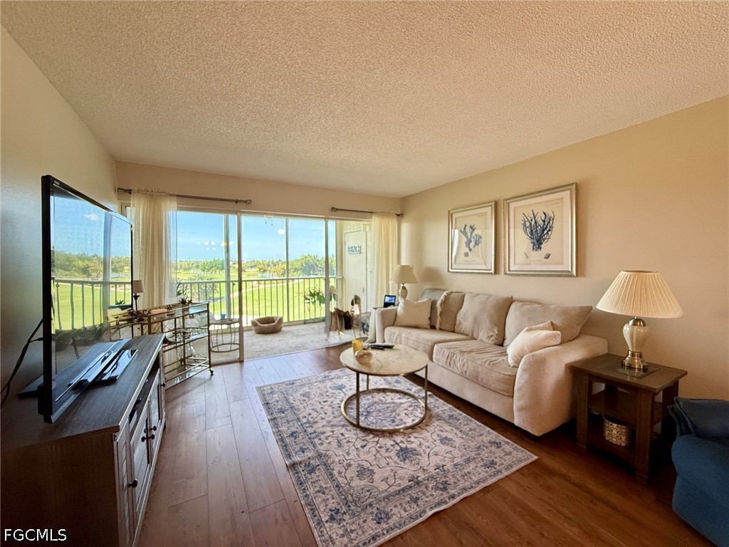 1580 Pine Valley Drive, Apt 404