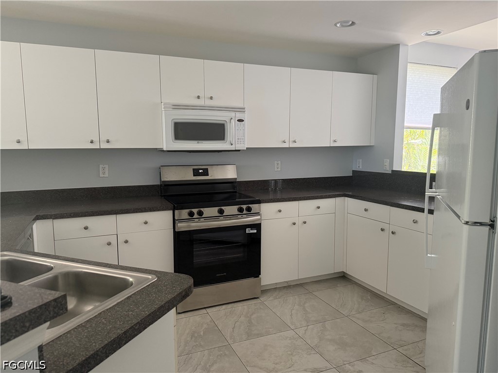 4015 Palm Tree Boulevard, Apt 208
