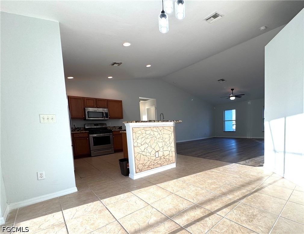 1222 NW 20th Place