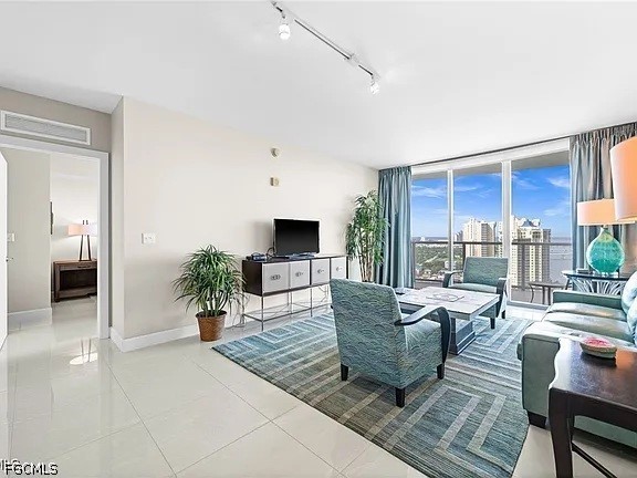3000 Oasis Grand Boulevard, Apt 2402