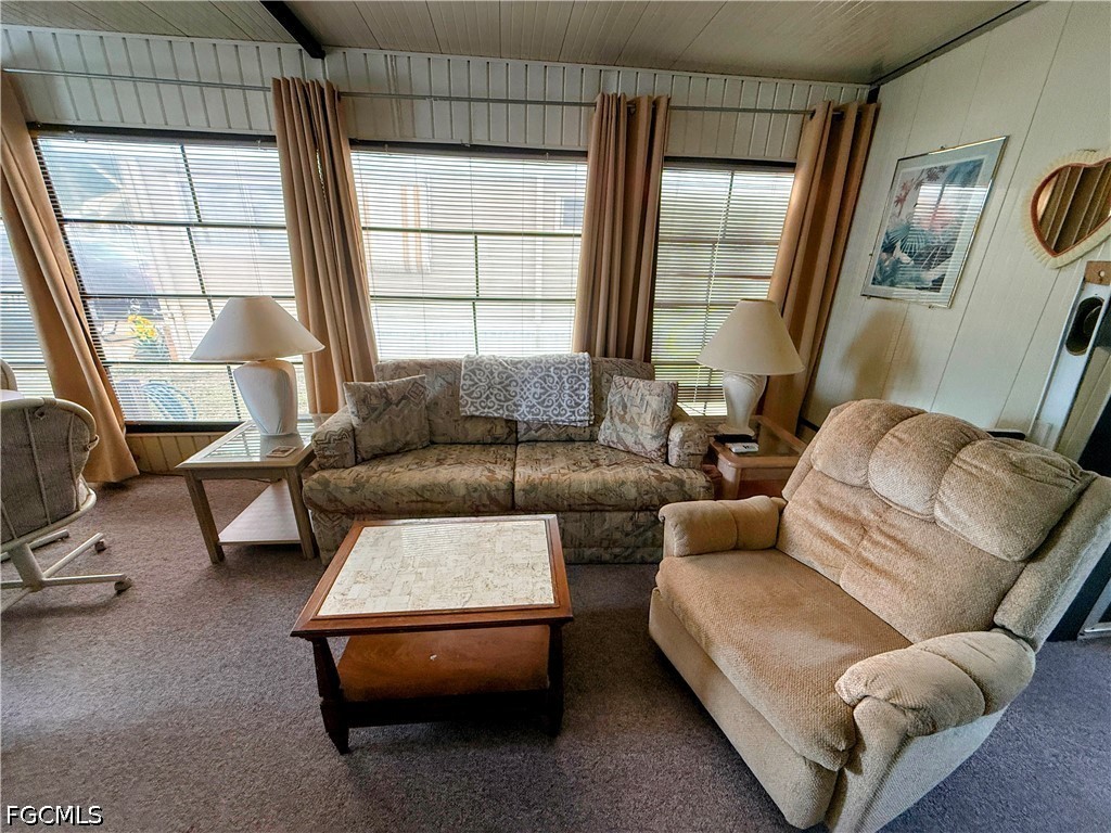 15 Fountain View Boulevard