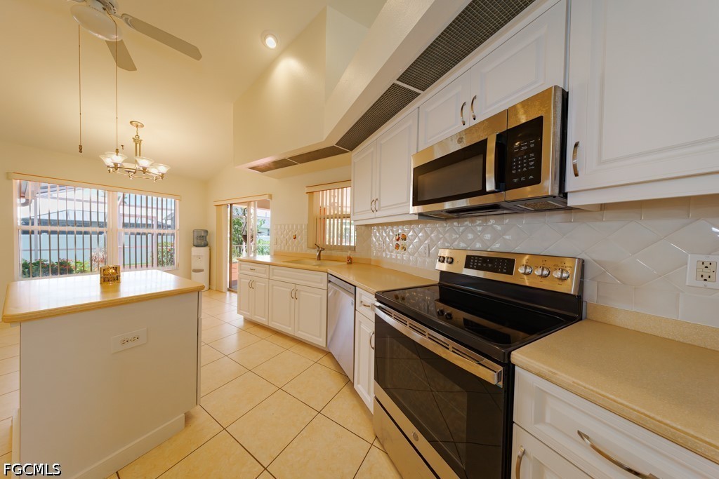 4210 SW 25th Place