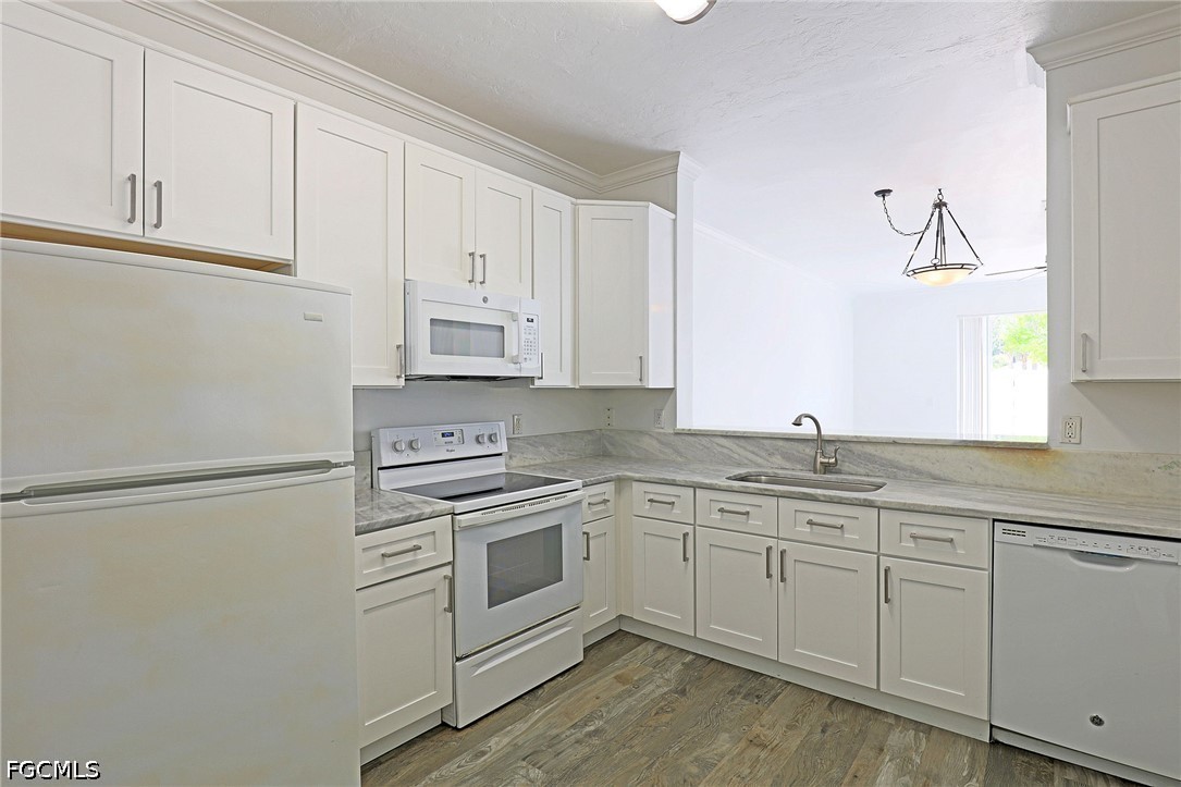 3629 Pine Oak Circle, Apt 102