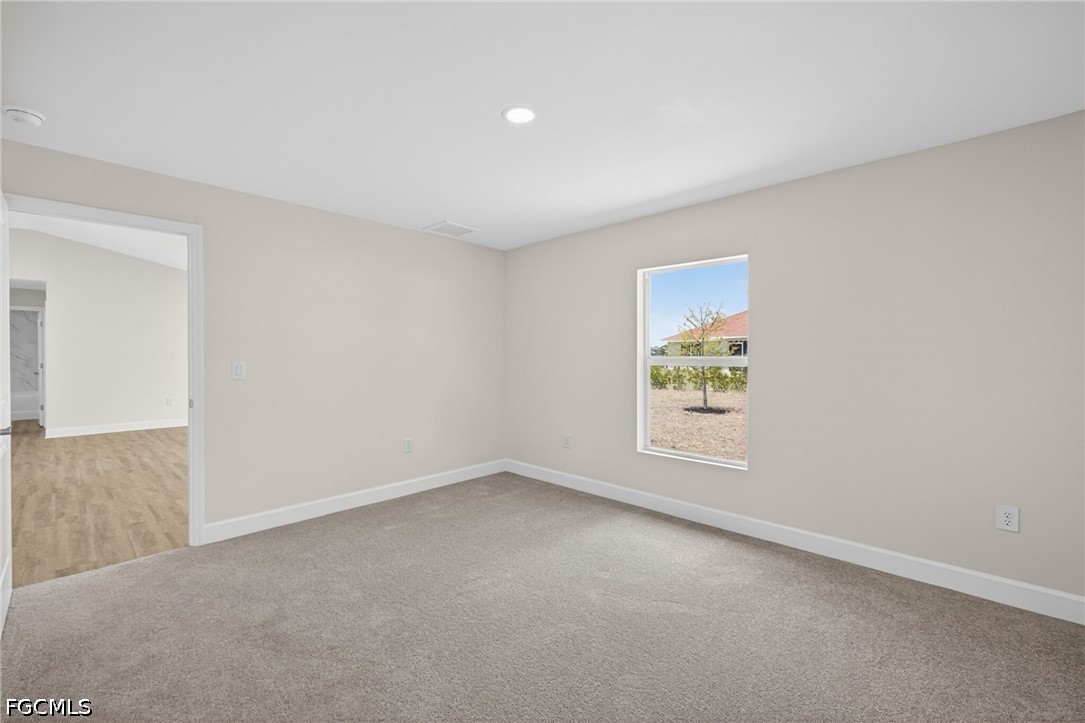 702 NW Douglas Circle