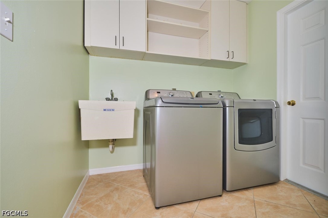 4122 SW 22nd Court