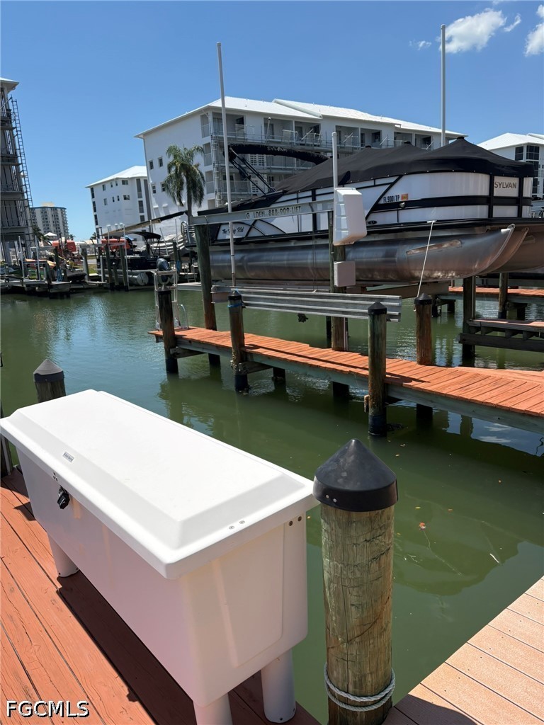 DOCK 25 - 4481 BAY B  