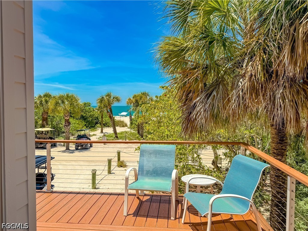 541  Gulf Lane