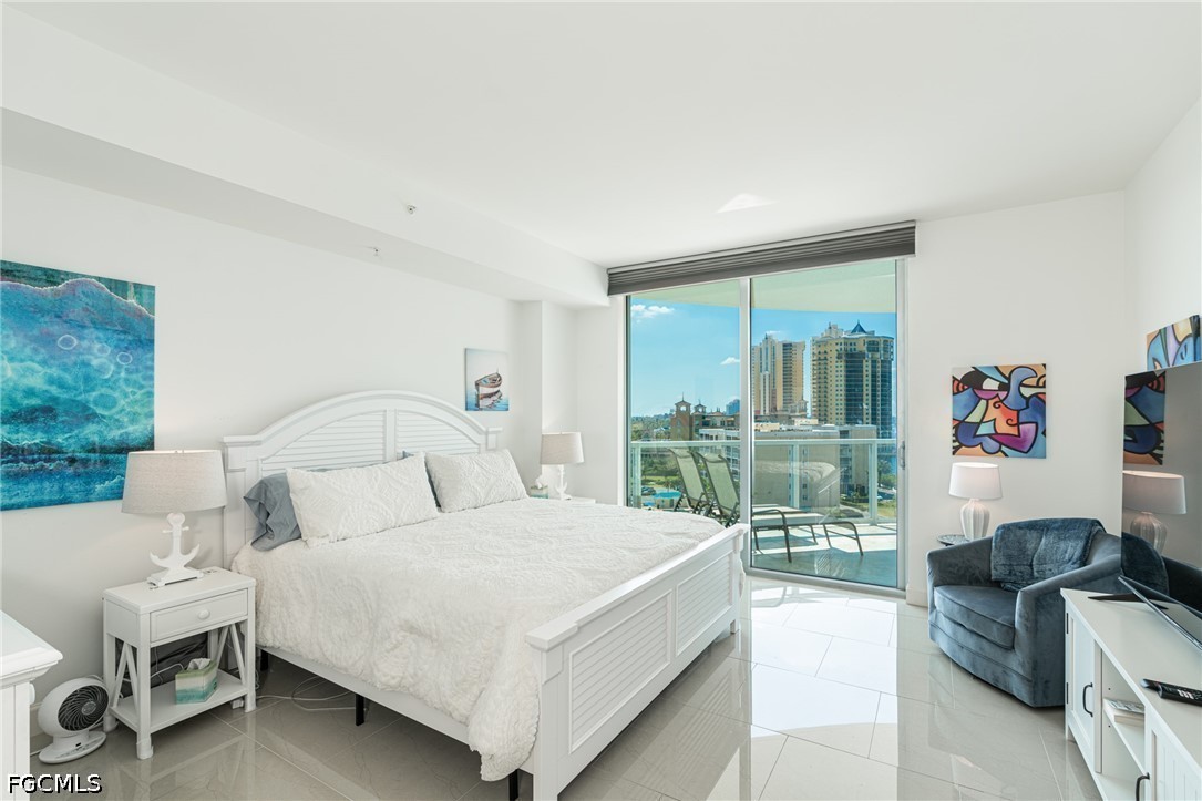 3000 Oasis Grand Boulevard, Apt 801