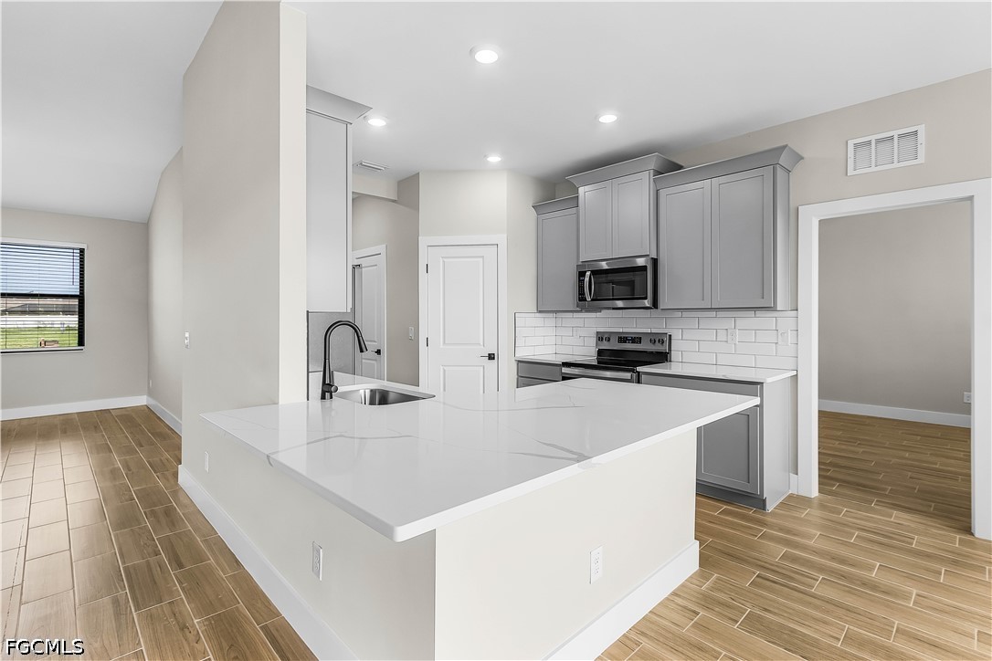 825 SW 9th Court